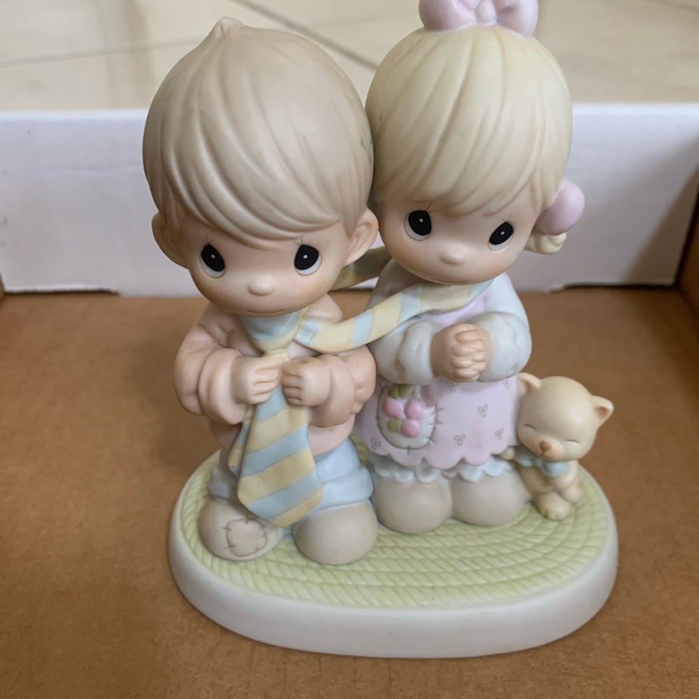 Precious Moments Figurines (Bless Be The Tie That Binds) 1999